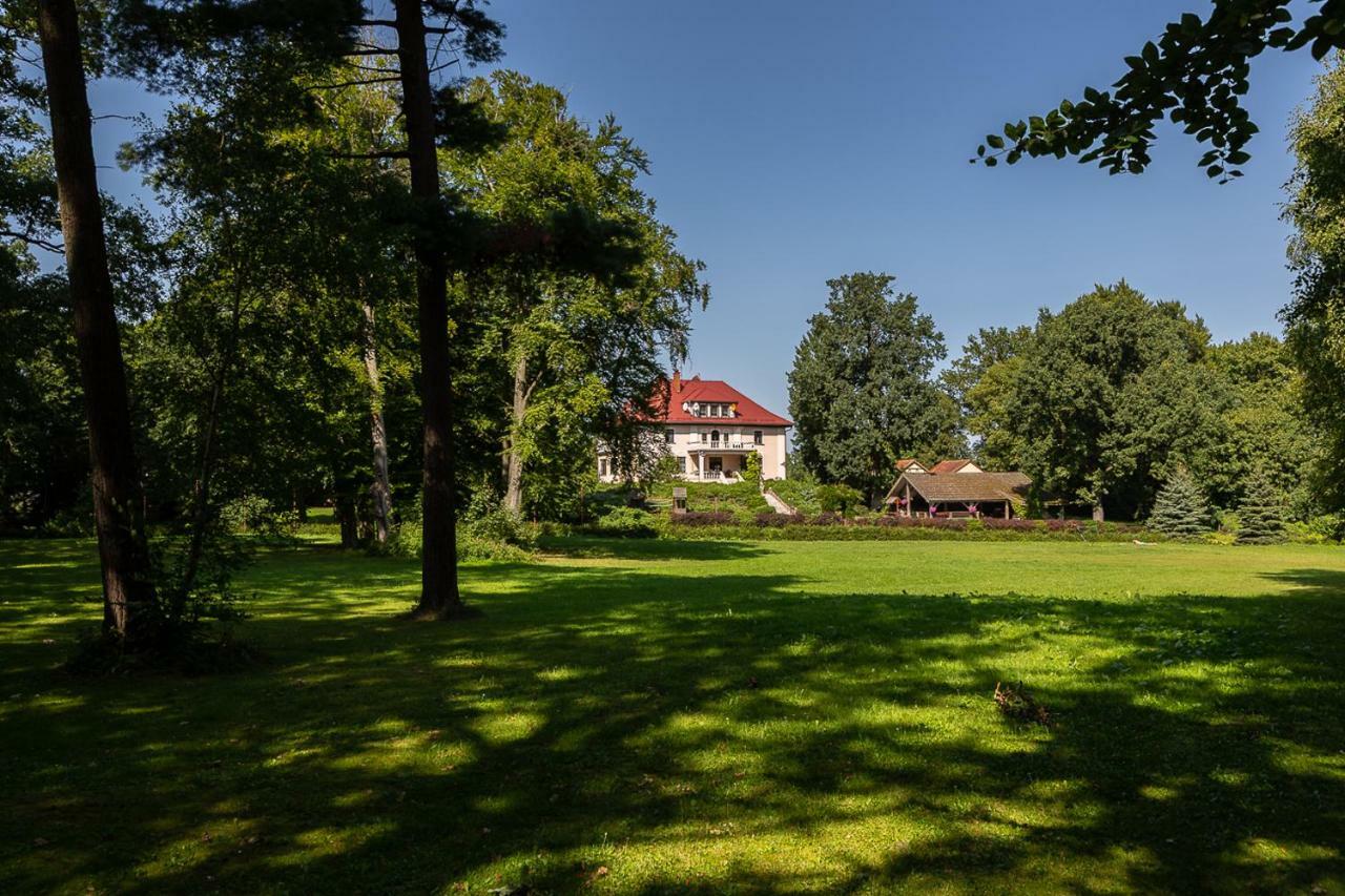 Palac Pozorty Badki Экстерьер фото